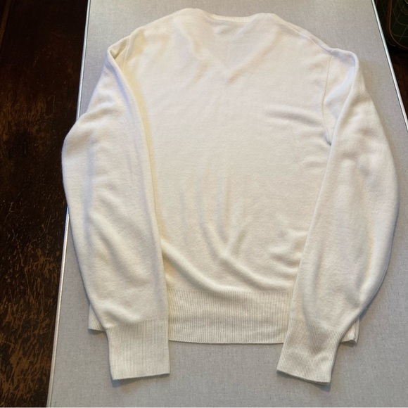 Vintage Pierre Cardin 100% Soft Orlon Ivory V-Neckline Long Sleeve Sweater Sz XL - Picture 6 of 6